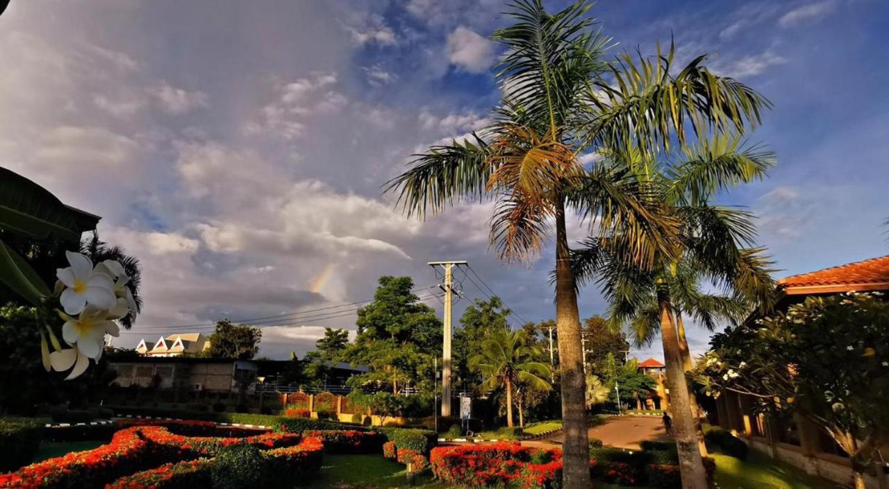 Dork Jumpa Hotel Vientiane Exterior foto