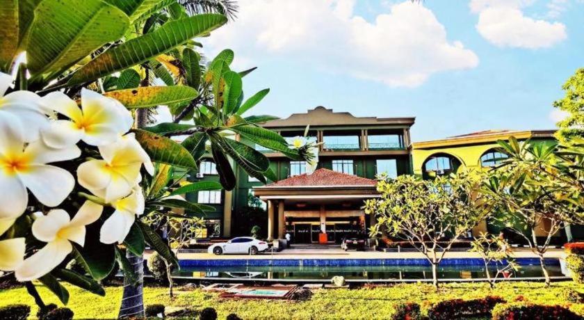 Dork Jumpa Hotel Vientiane Exterior foto
