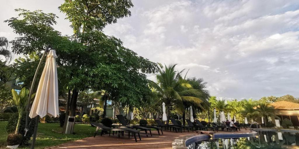 Dork Jumpa Hotel Vientiane Exterior foto